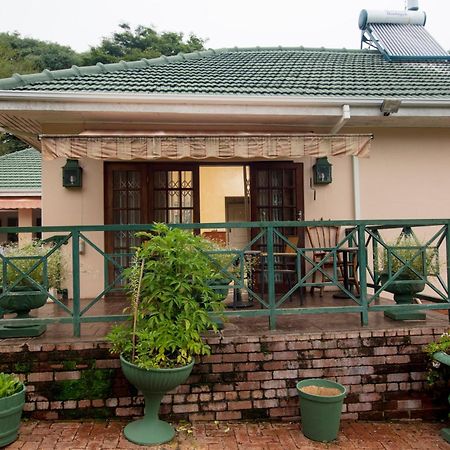 12 Fleetwood Bed & Breakfast Хараре Екстериор снимка