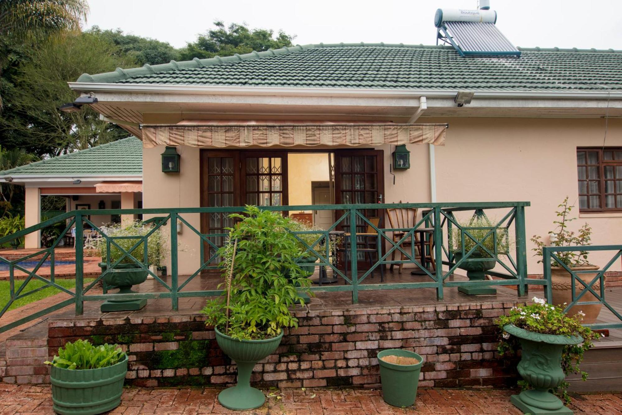 12 Fleetwood Bed & Breakfast Хараре Екстериор снимка