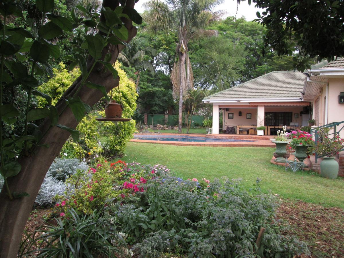 12 Fleetwood Bed & Breakfast Хараре Екстериор снимка