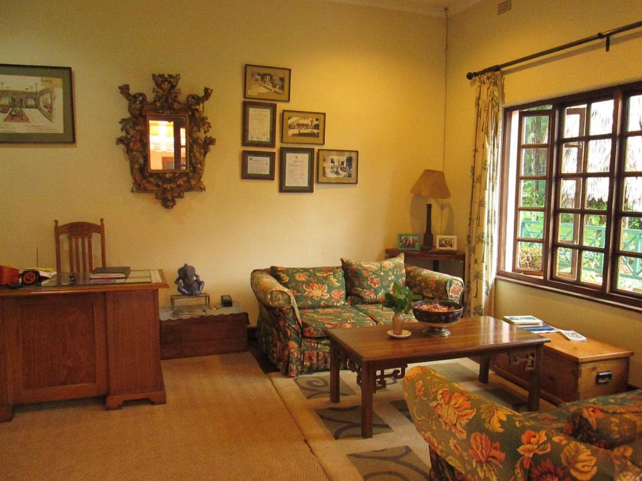 12 Fleetwood Bed & Breakfast Хараре Екстериор снимка