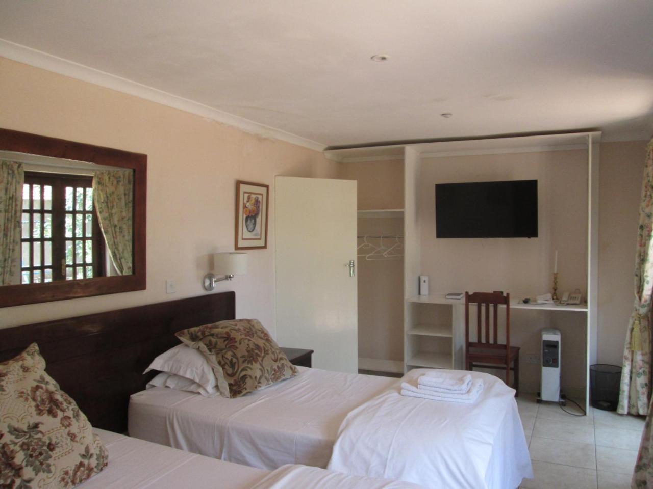 12 Fleetwood Bed & Breakfast Хараре Екстериор снимка
