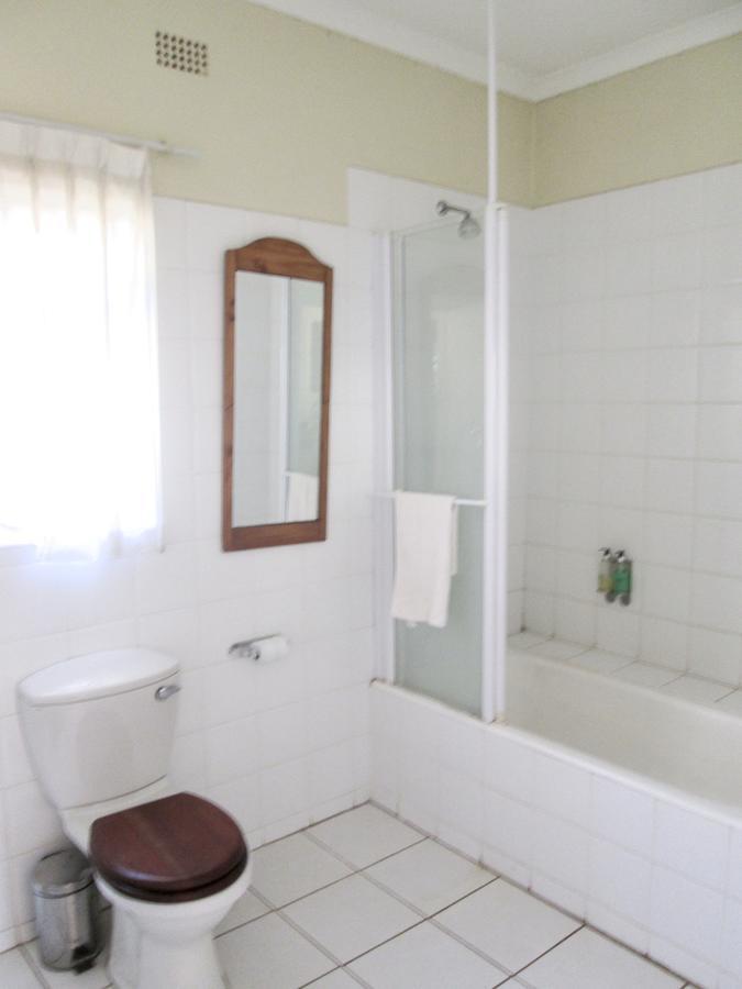 12 Fleetwood Bed & Breakfast Хараре Екстериор снимка